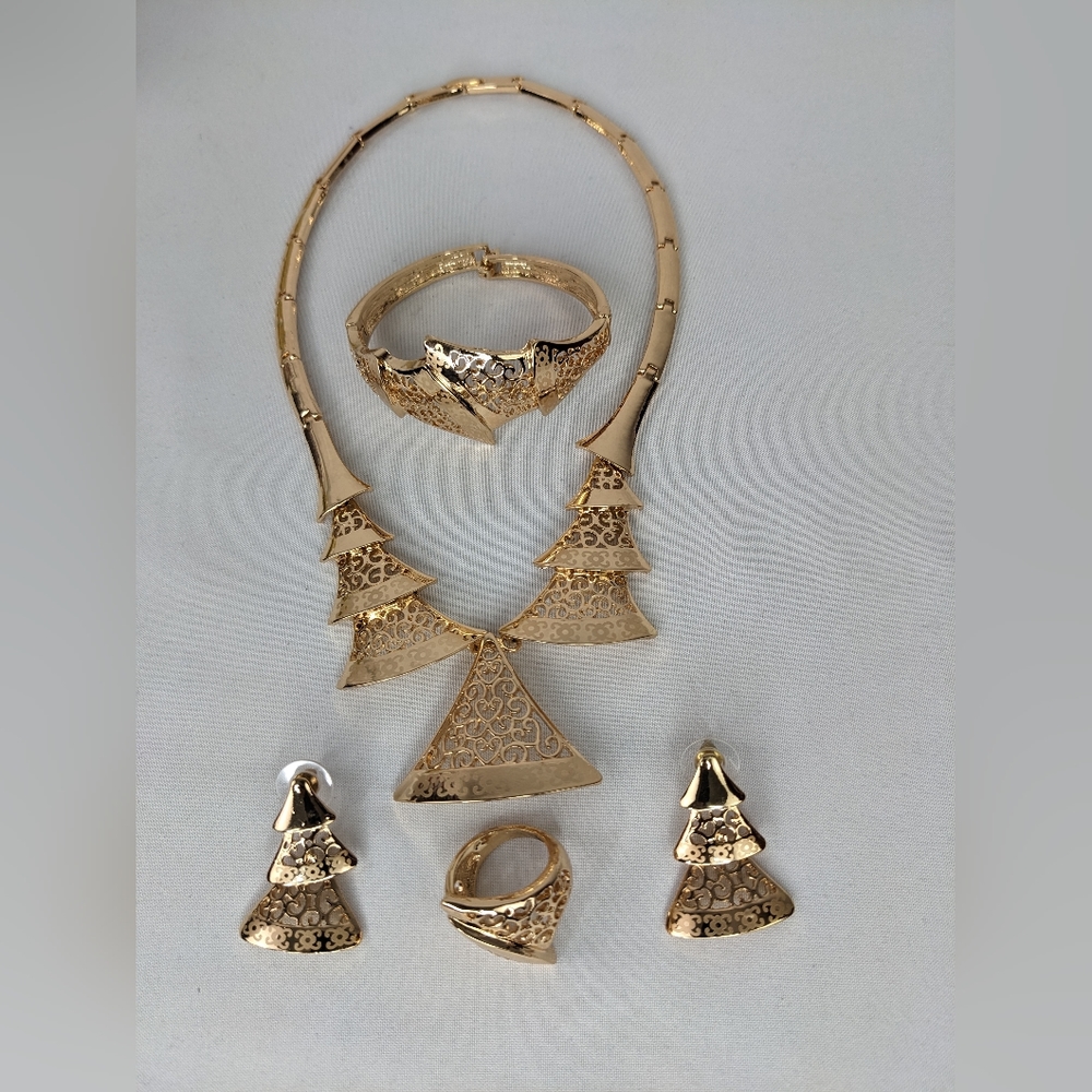 AFRICAN PARTY JEWELRY SET.